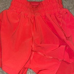 LULULEMON PINK PUNCH TRACK THAT SHORTS 🍋